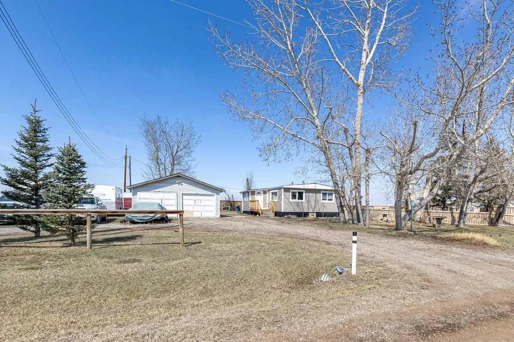 228 Railway Avenue Mossleigh AB T0L1P0
