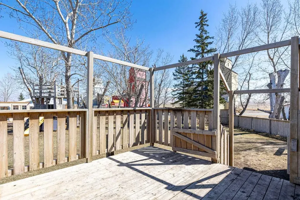 228 Railway Avenue Mossleigh AB T0L1P0
