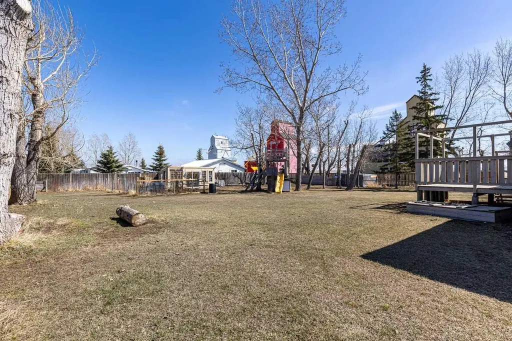 228 Railway Avenue Mossleigh AB T0L1P0
