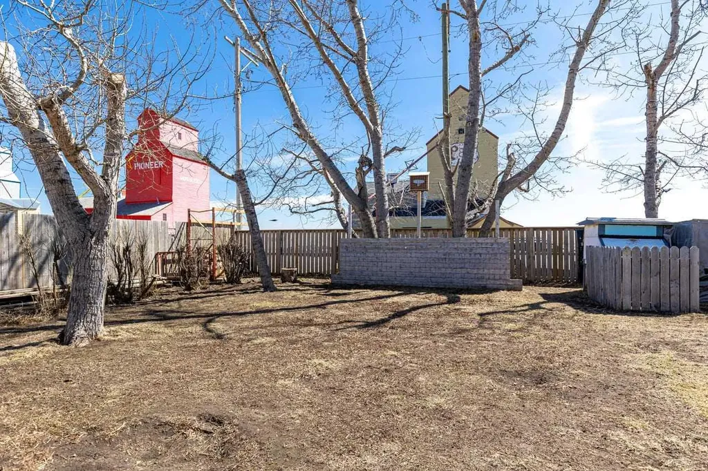 228 Railway Avenue Mossleigh AB T0L1P0