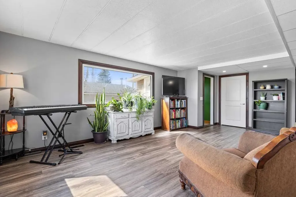228 Railway Avenue Mossleigh AB T0L1P0
