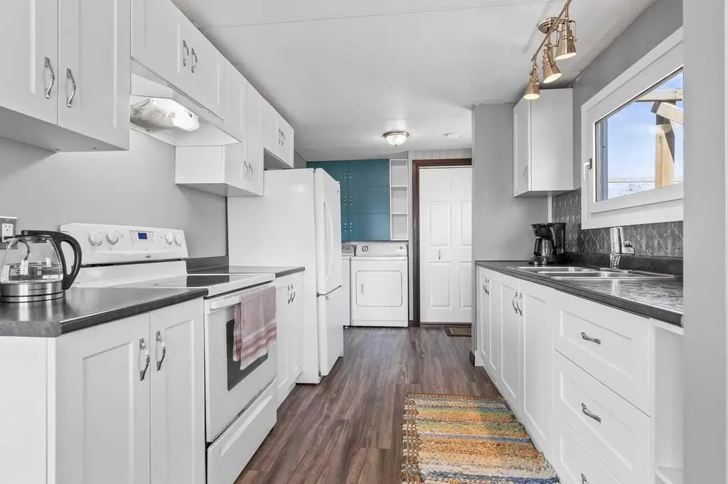 228 Railway Avenue Mossleigh AB T0L1P0