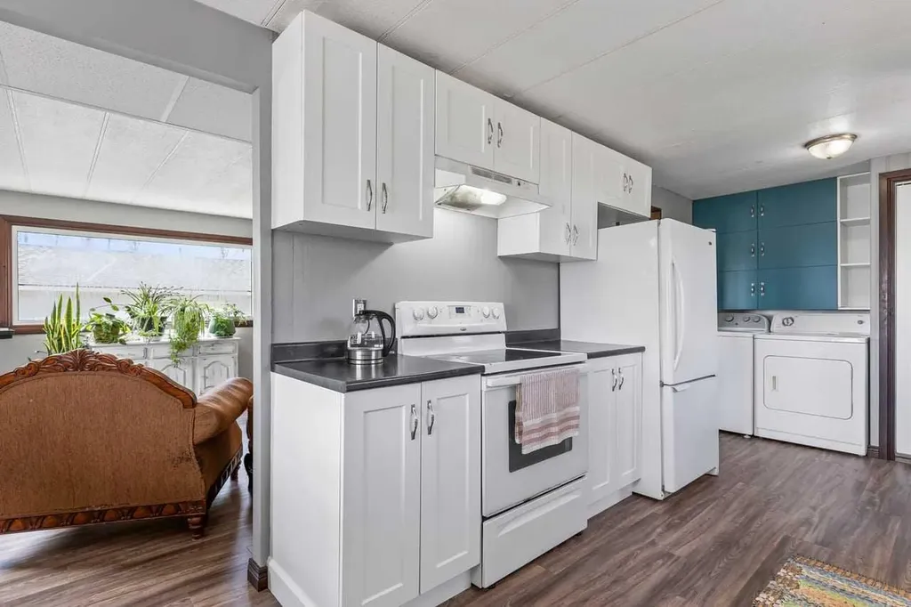 228 Railway Avenue Mossleigh AB T0L1P0
