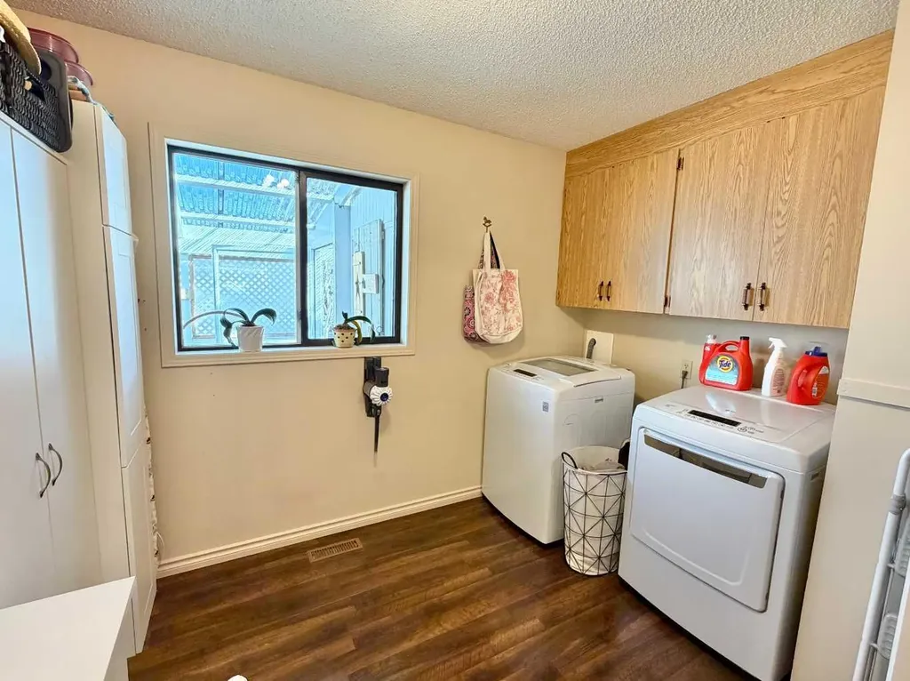 1004 13 Street SE High River AB T1V 1L4