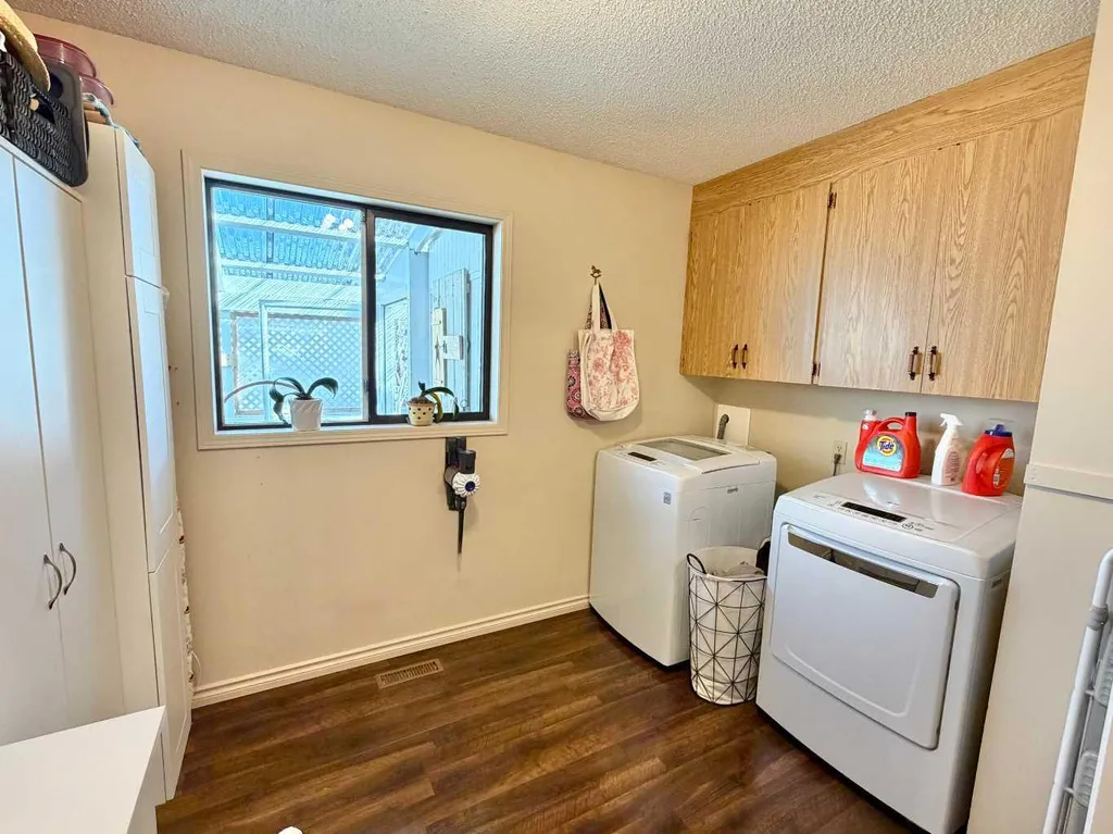 1004 13 Street SE High River AB T1V 1L4