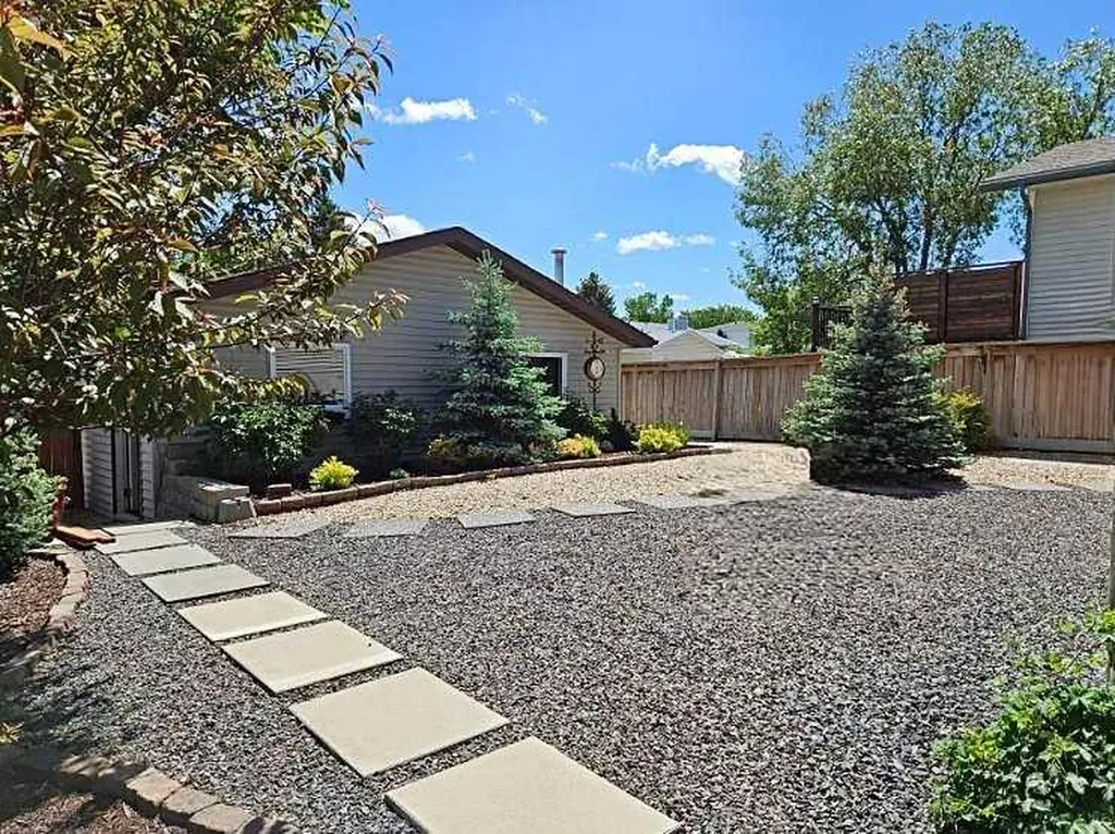 1004 13 Street SE High River AB T1V 1L4