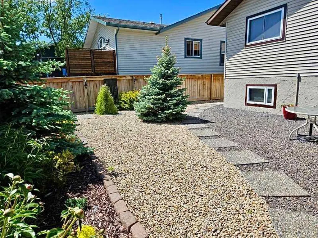 1004 13 Street SE High River AB T1V 1L4