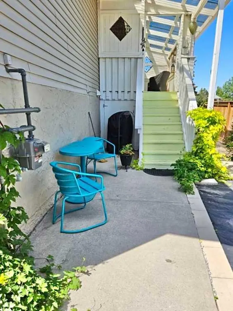 1004 13 Street SE High River AB T1V 1L4