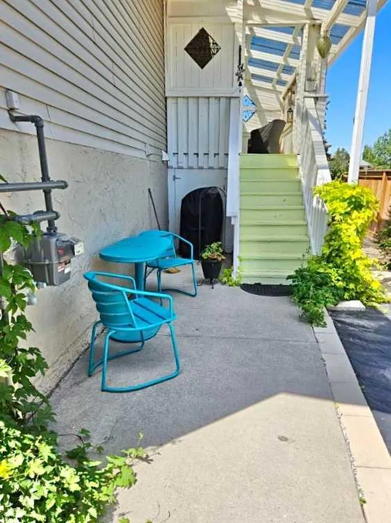 1004 13 Street SE High River AB T1V 1L4