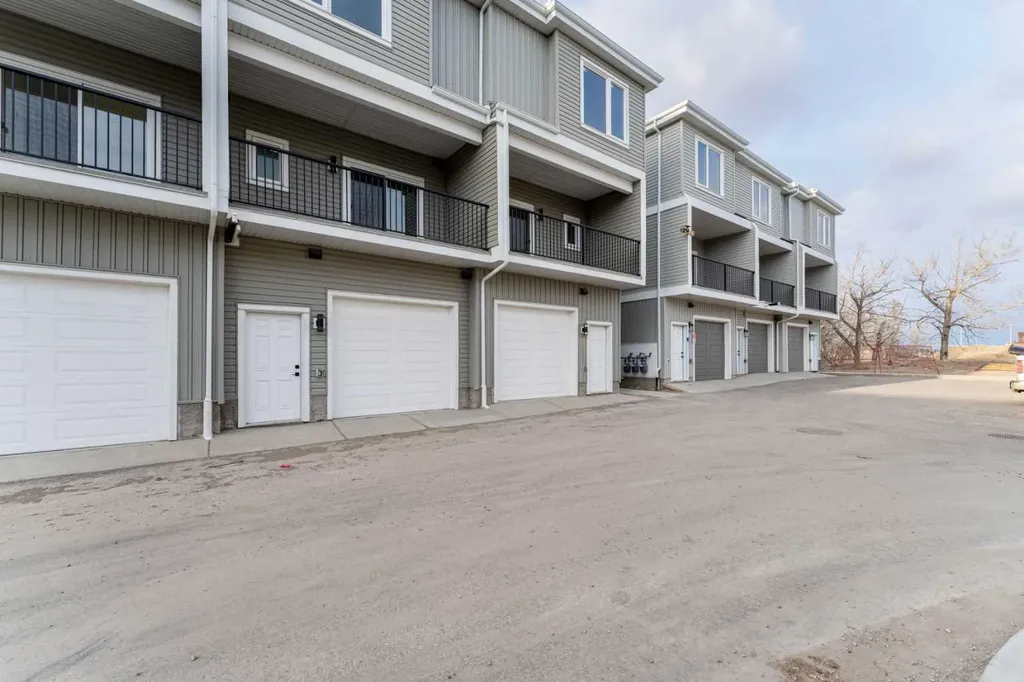 4909 88 Avenue NE Calgary AB T3J 5N8