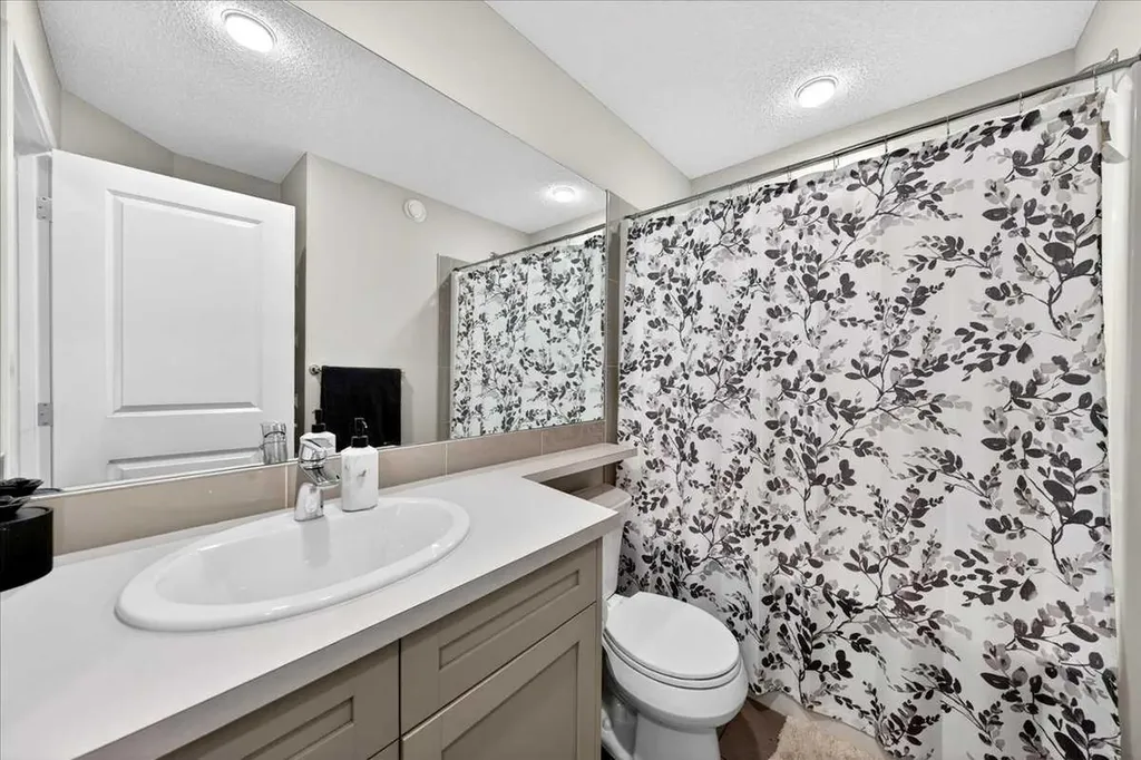 1325 Walden Drive SE Calgary AB T2X 2H6