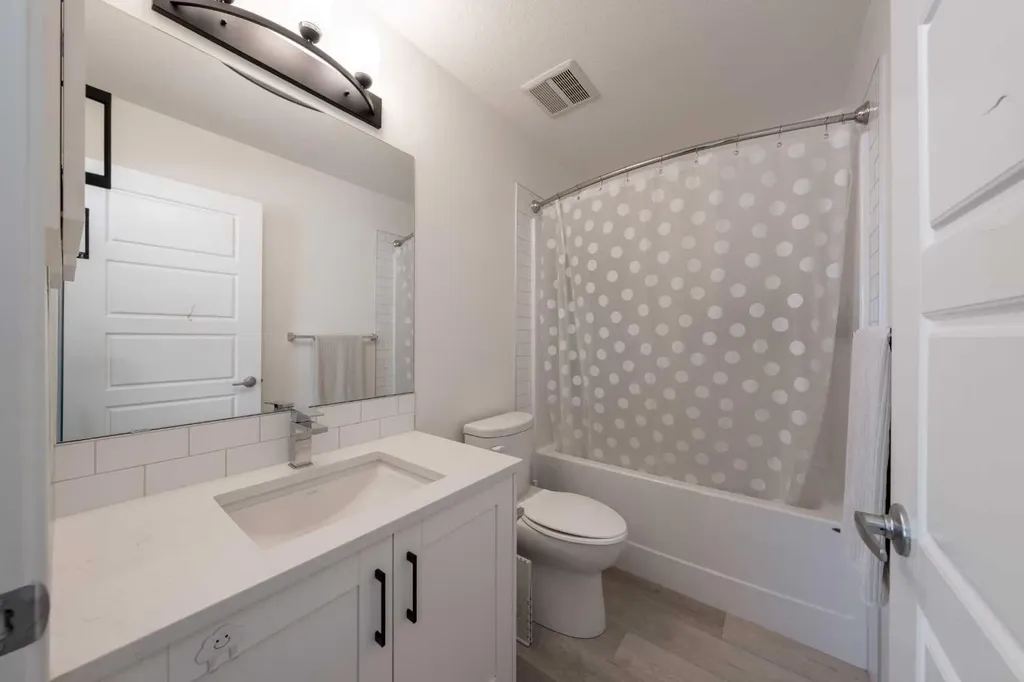 19489 Main Street SE Calgary AB T3M 3J3