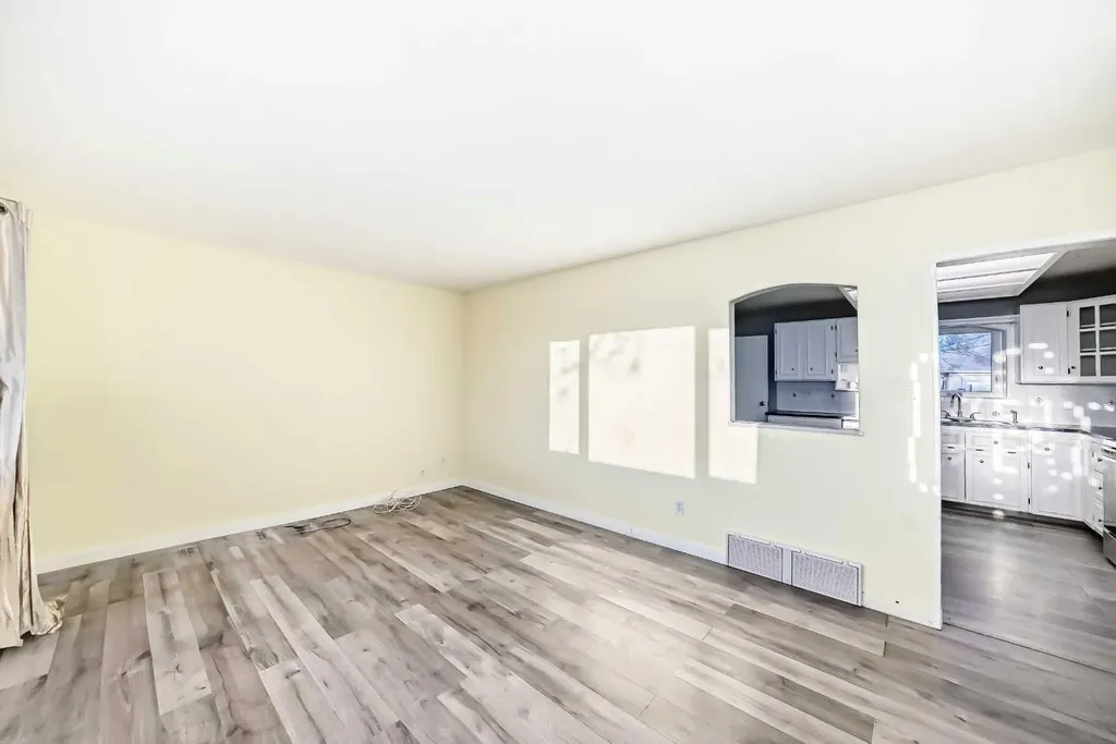 1511 43 Street SE Calgary AB T2A 1M3