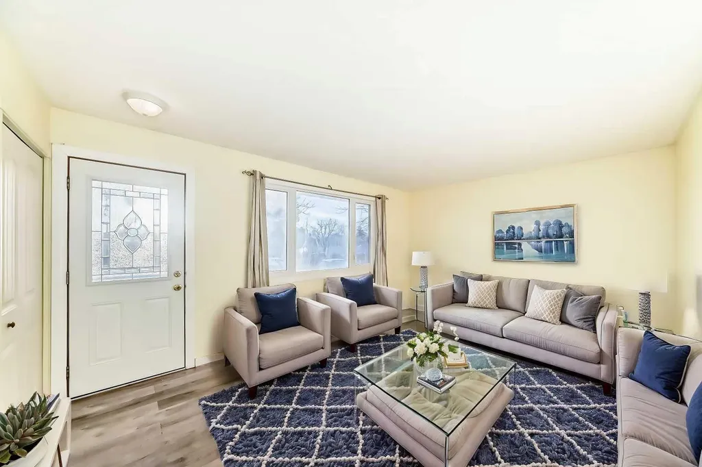 1511 43 Street SE Calgary AB T2A 1M3