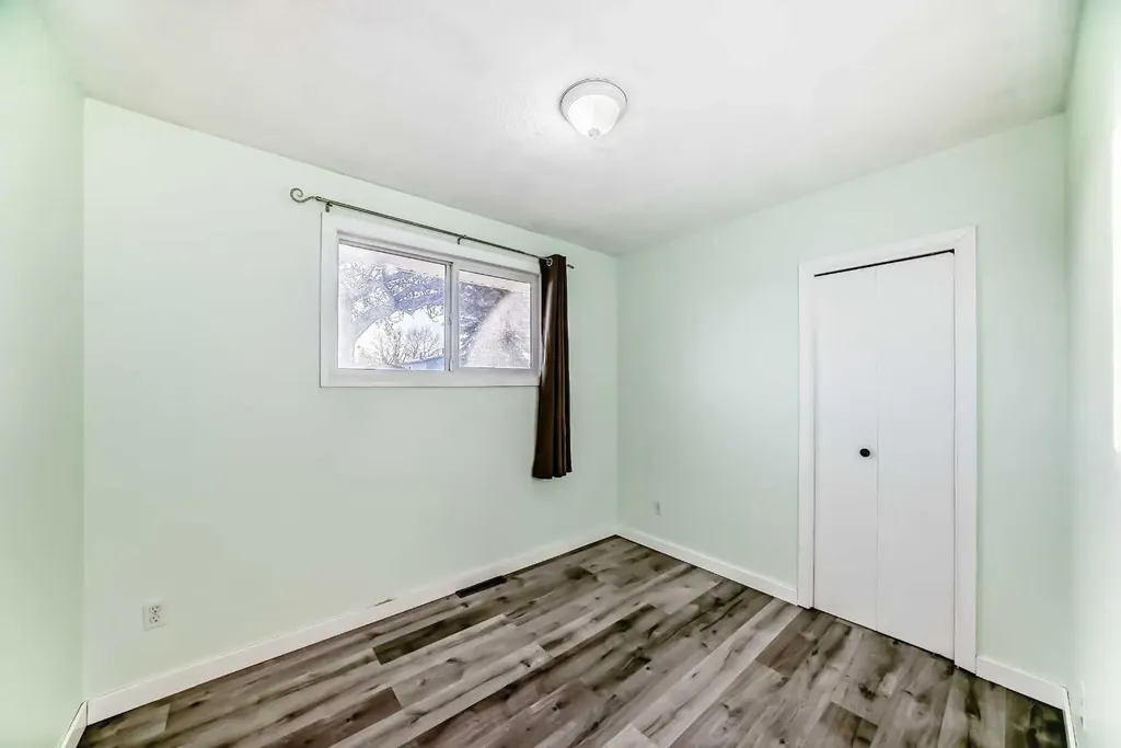 1511 43 Street SE Calgary AB T2A 1M3