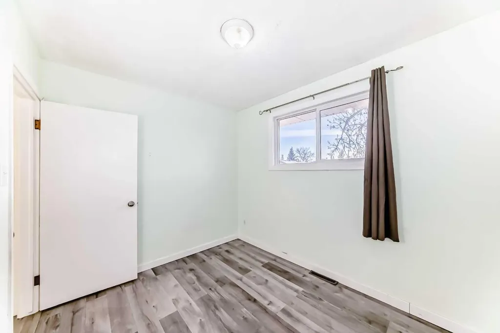 1511 43 Street SE Calgary AB T2A 1M3