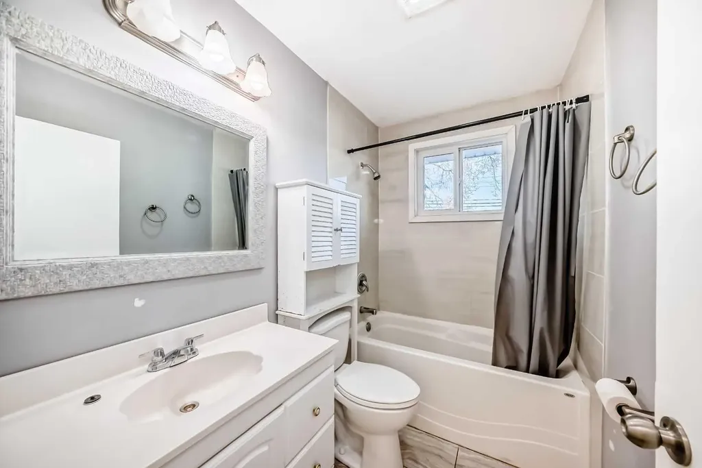 1511 43 Street SE Calgary AB T2A 1M3