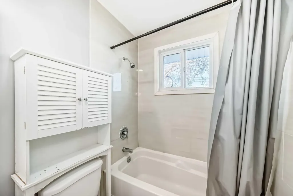 1511 43 Street SE Calgary AB T2A 1M3