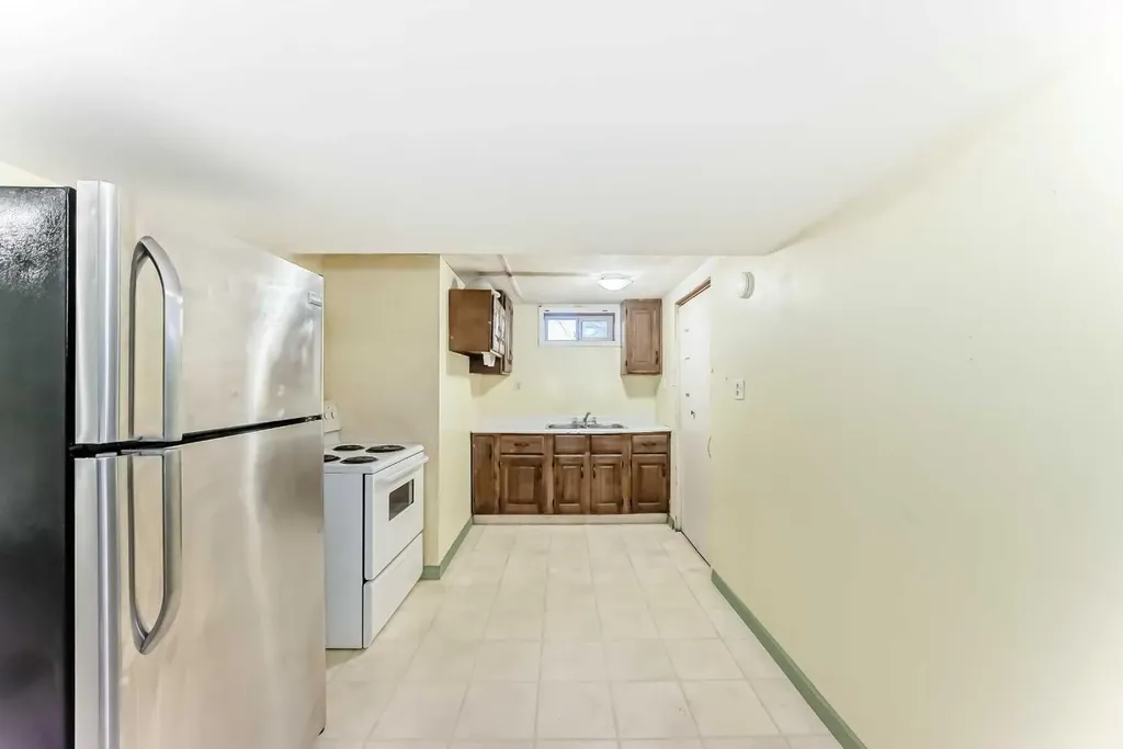 1511 43 Street SE Calgary AB T2A 1M3