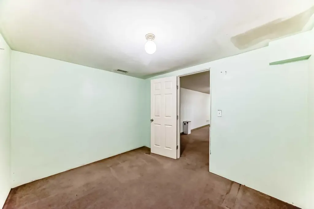 1511 43 Street SE Calgary AB T2A 1M3