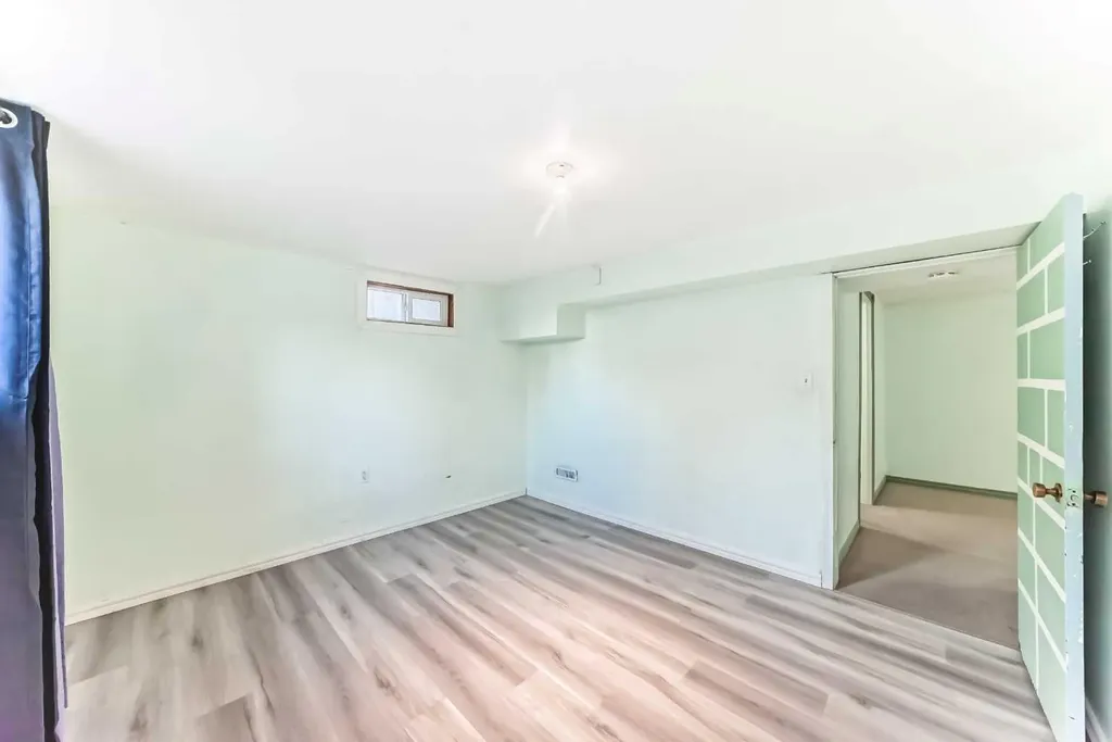 1511 43 Street SE Calgary AB T2A 1M3