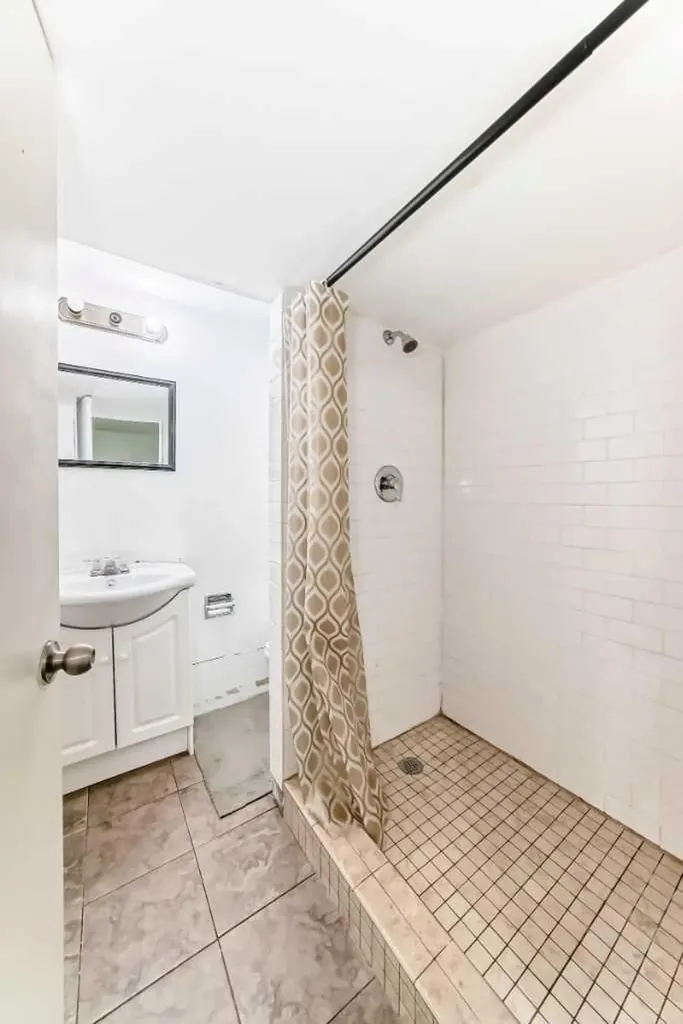 1511 43 Street SE Calgary AB T2A 1M3