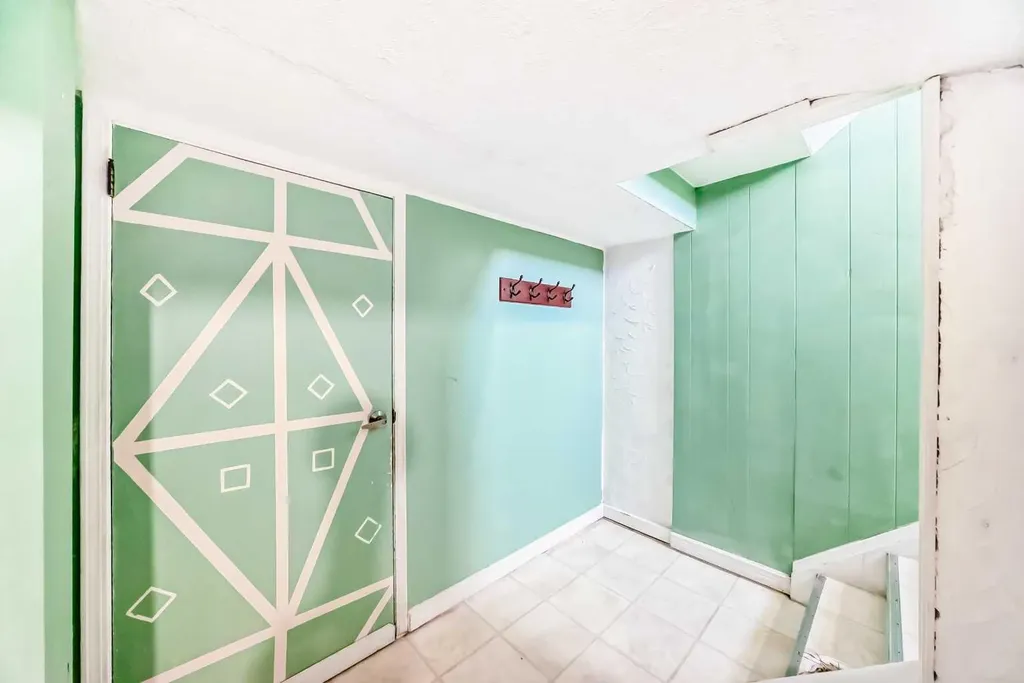 1511 43 Street SE Calgary AB T2A 1M3