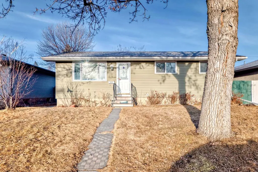 1511 43 Street SE Calgary AB T2A 1M3