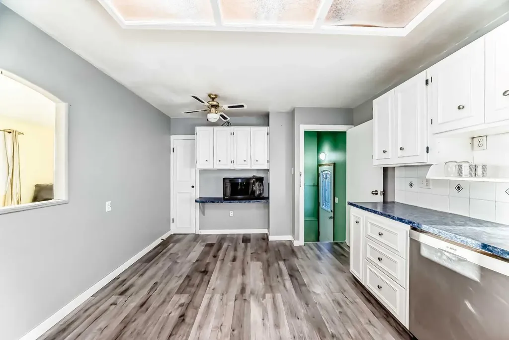 1511 43 Street SE Calgary AB T2A 1M3