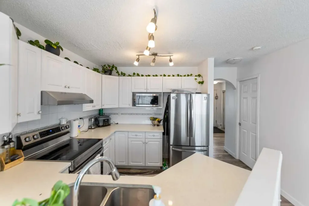 50 Taravista Gardens NE Calgary AB T3J 4K9