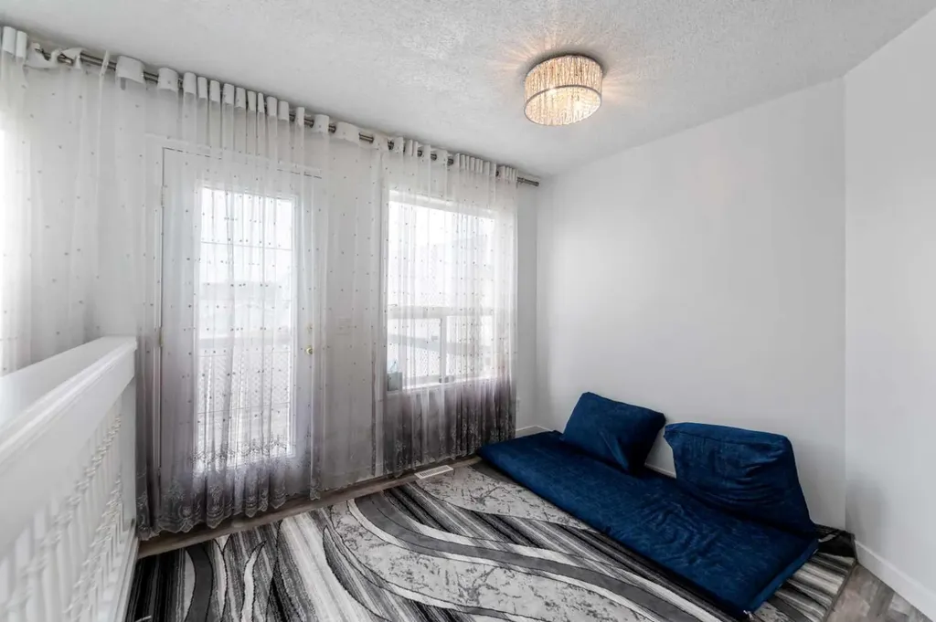 50 Taravista Gardens NE Calgary AB T3J 4K9