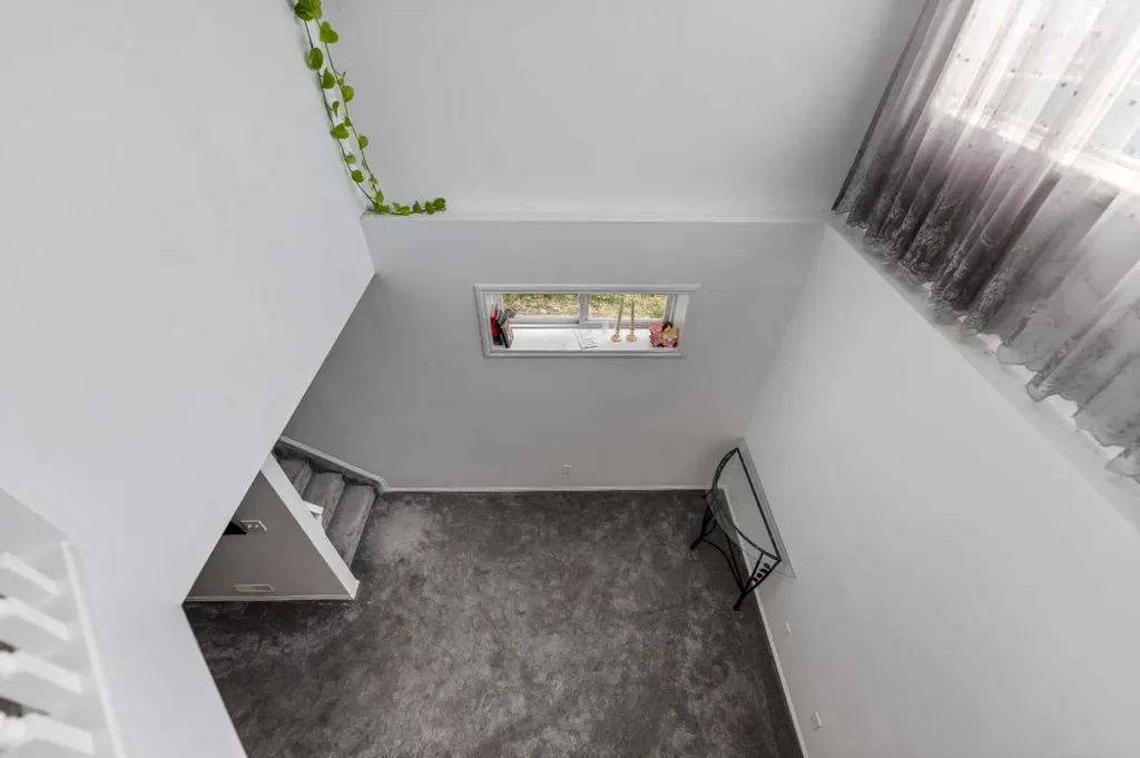 50 Taravista Gardens NE Calgary AB T3J 4K9