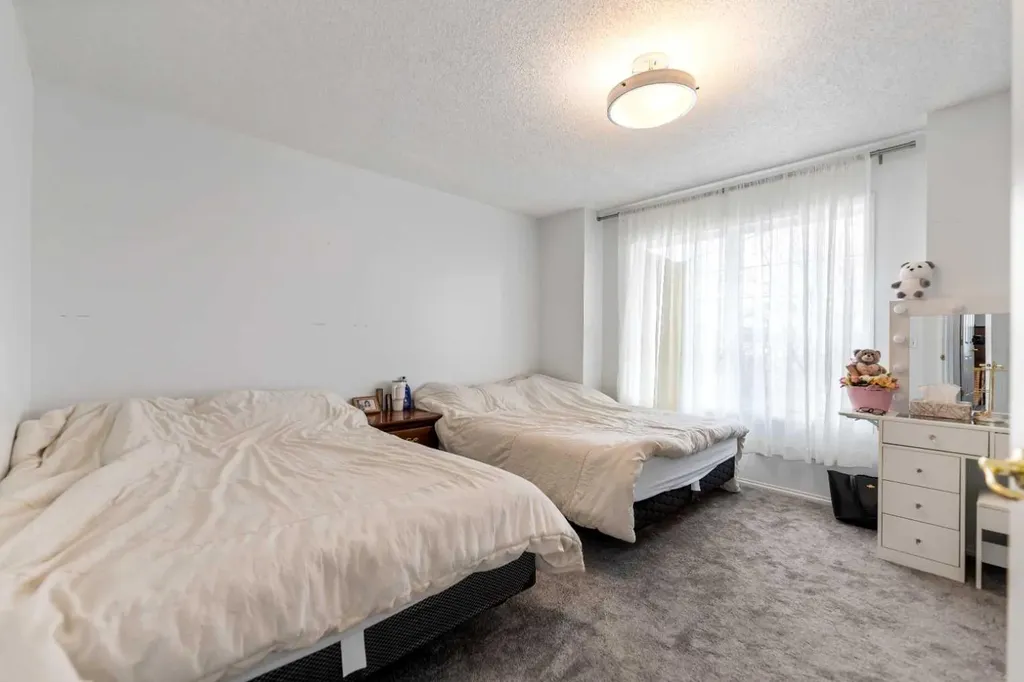 50 Taravista Gardens NE Calgary AB T3J 4K9