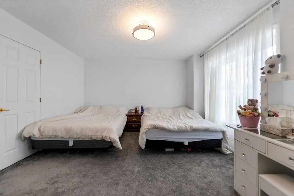 50 Taravista Gardens NE Calgary AB T3J 4K9