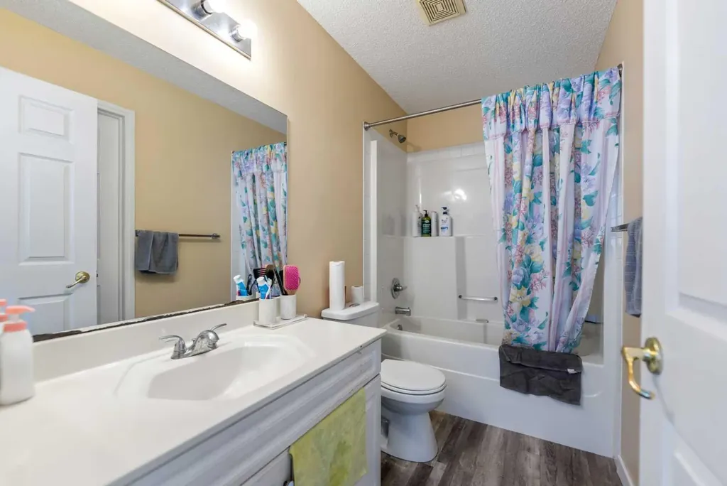 50 Taravista Gardens NE Calgary AB T3J 4K9