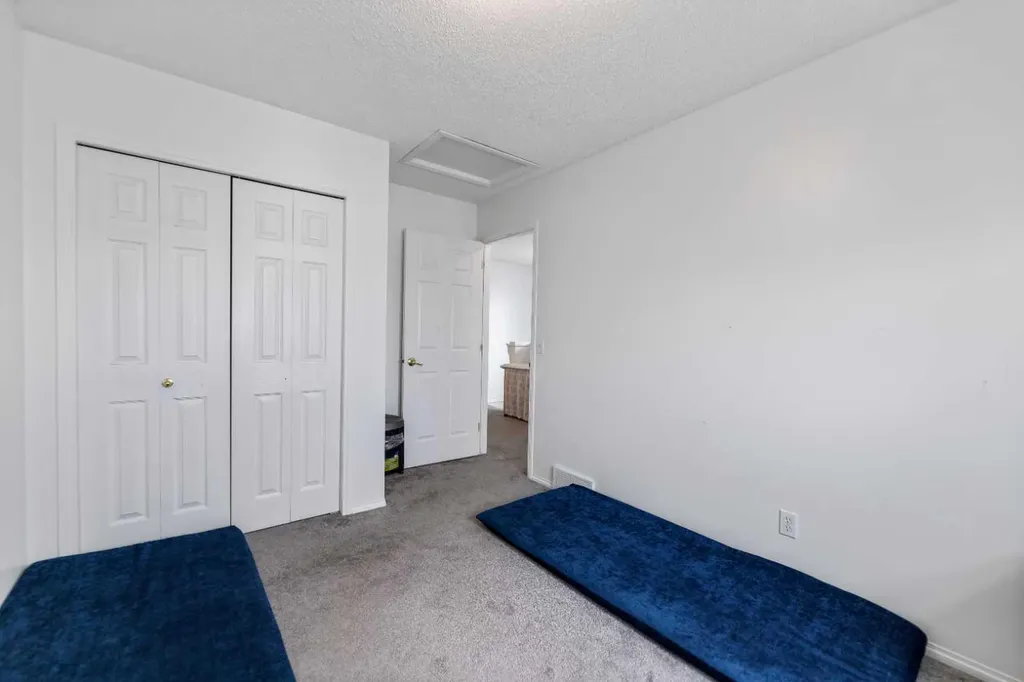 50 Taravista Gardens NE Calgary AB T3J 4K9