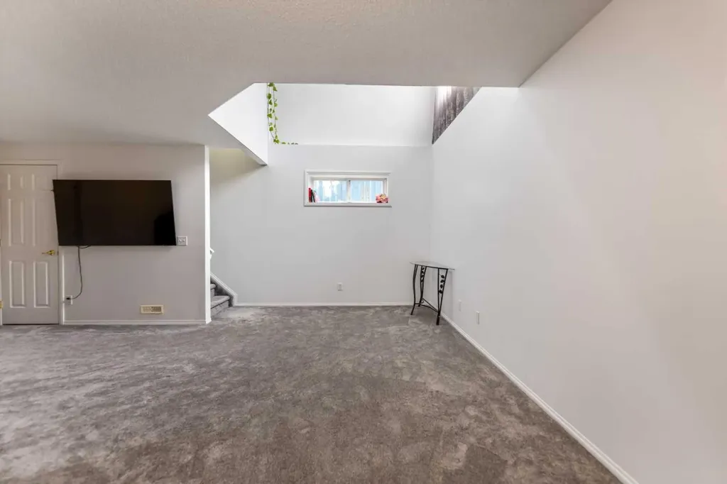 50 Taravista Gardens NE Calgary AB T3J 4K9