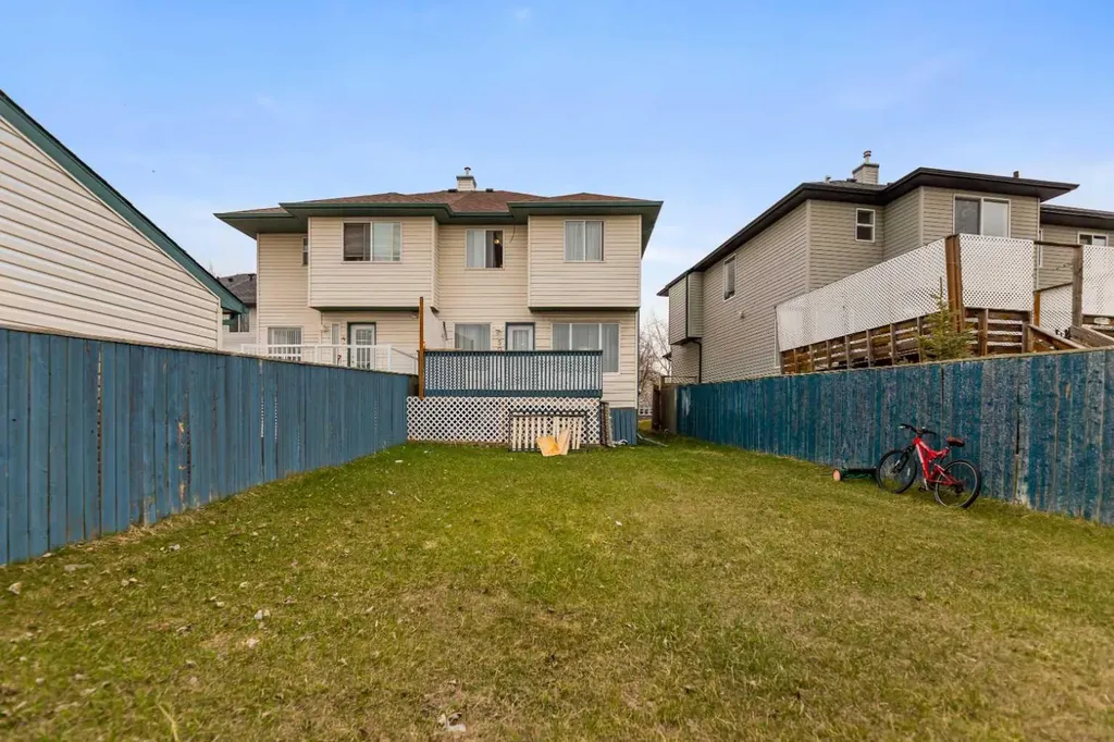 50 Taravista Gardens NE Calgary AB T3J 4K9