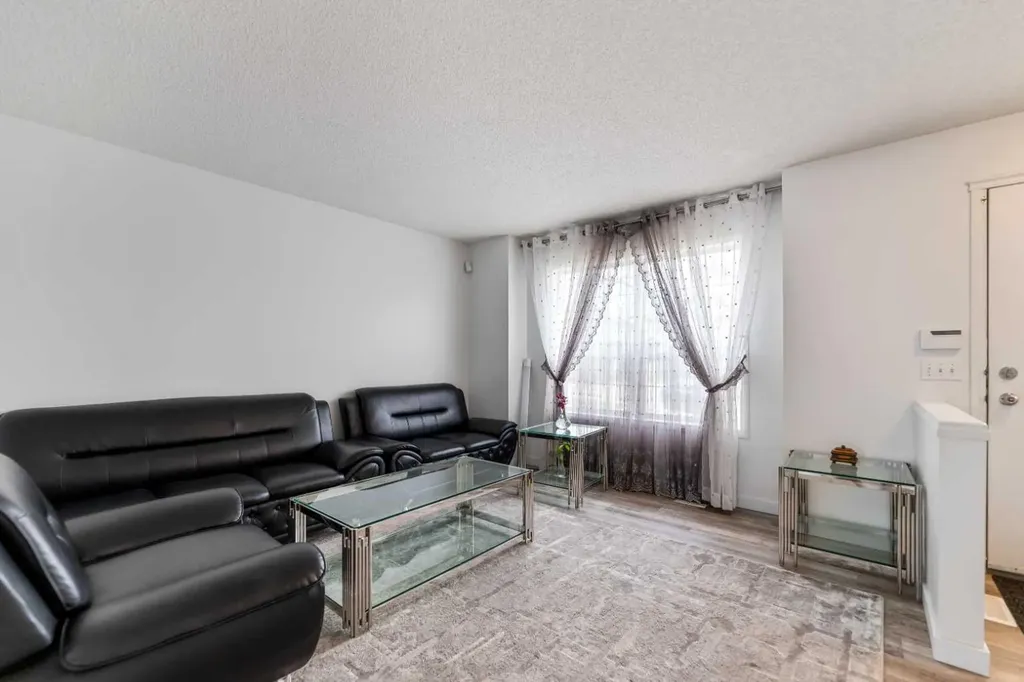 50 Taravista Gardens NE Calgary AB T3J 4K9