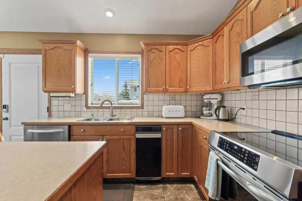 65 Canoe Circle SW Airdrie AB T4B 2L6