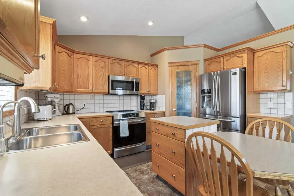 65 Canoe Circle SW Airdrie AB T4B 2L6