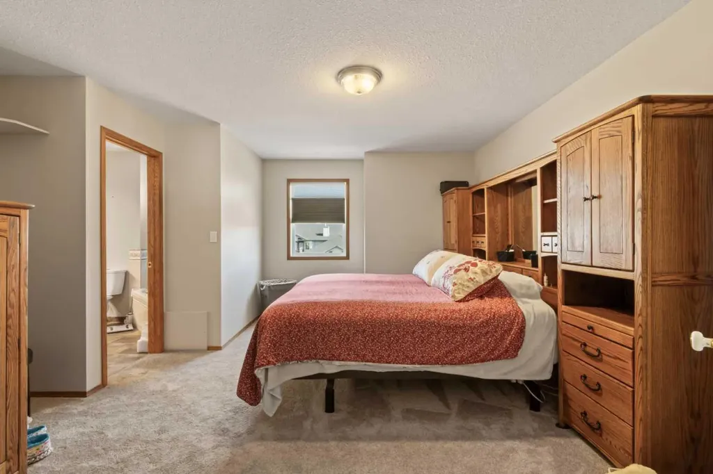 65 Canoe Circle SW Airdrie AB T4B 2L6