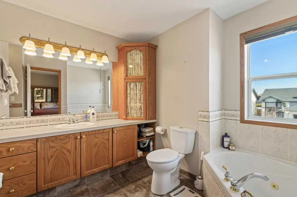 65 Canoe Circle SW Airdrie AB T4B 2L6