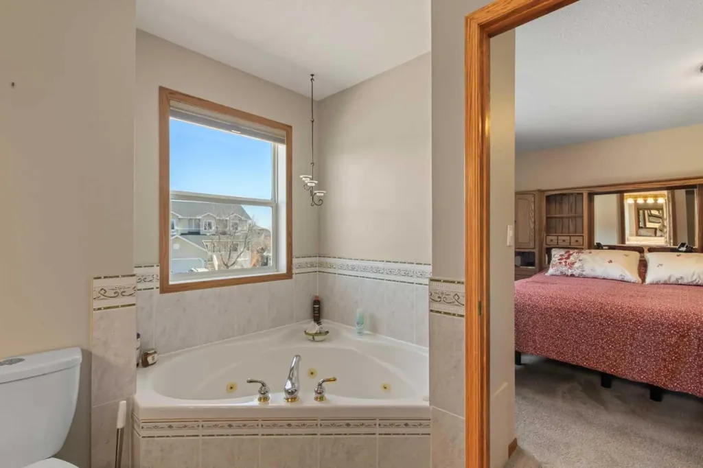 65 Canoe Circle SW Airdrie AB T4B 2L6