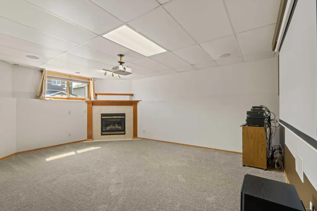 65 Canoe Circle SW Airdrie AB T4B 2L6