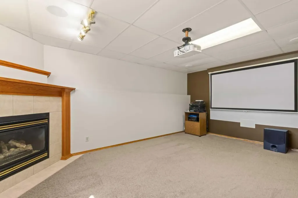 65 Canoe Circle SW Airdrie AB T4B 2L6