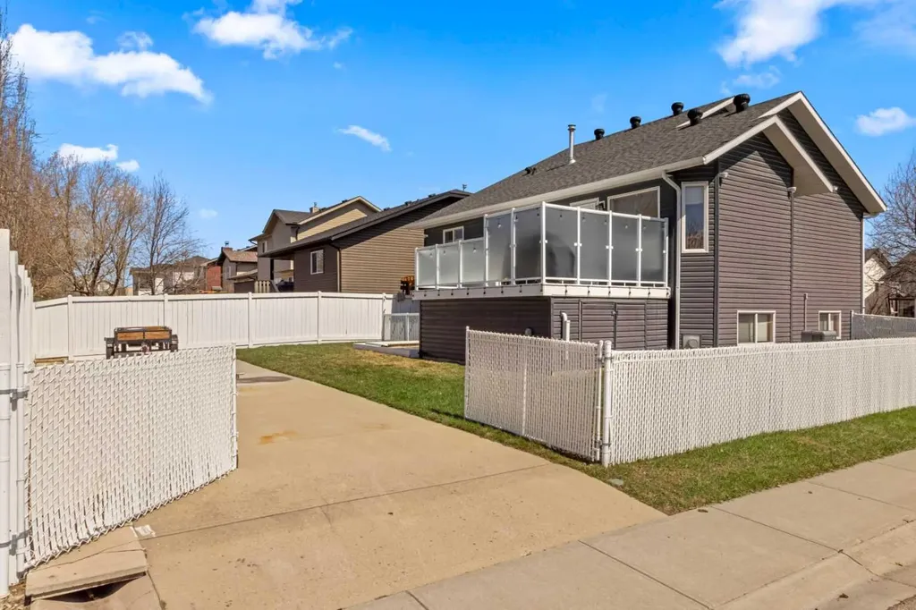 65 Canoe Circle SW Airdrie AB T4B 2L6