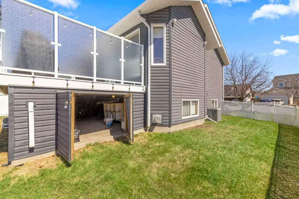 65 Canoe Circle SW Airdrie AB T4B 2L6