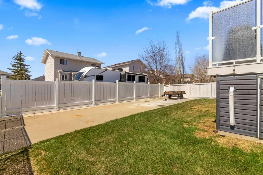 65 Canoe Circle SW Airdrie AB T4B 2L6
