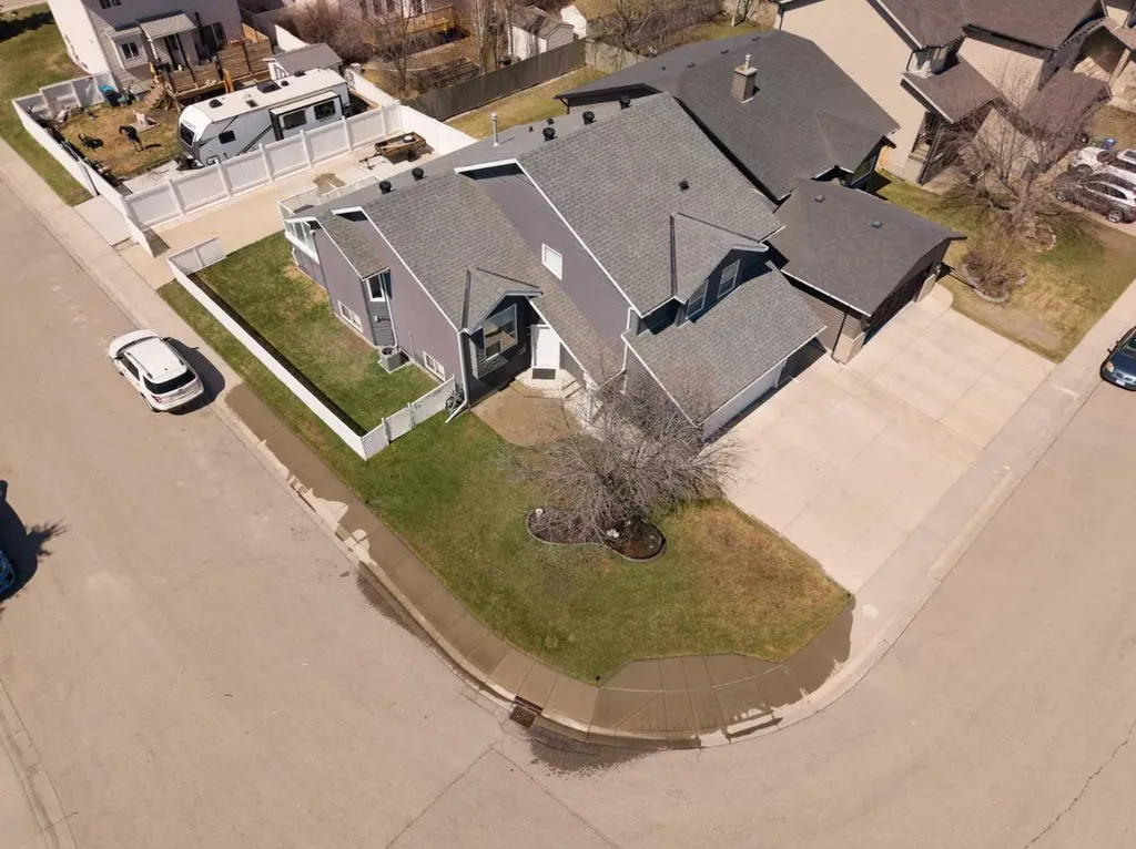 65 Canoe Circle SW Airdrie AB T4B 2L6
